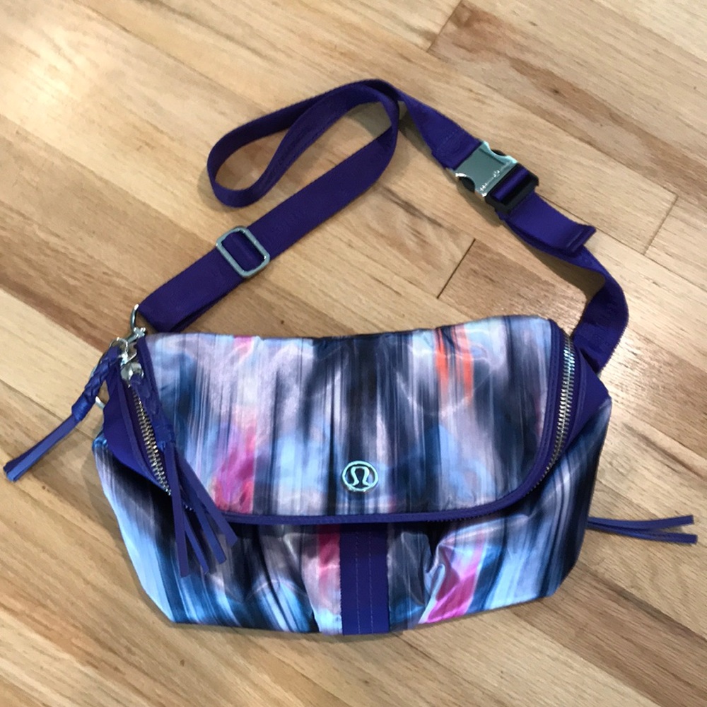 Lulu lemon sling purse